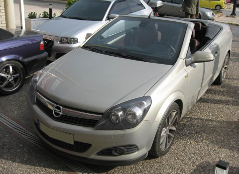 Opel Astra Cabrio. Car Cinema Navigation Pioneer Avic-HD3BT.