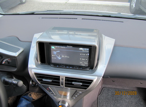 Toyota IQ. Car Cinema Navigation Pioneer Avic-HD10BT.