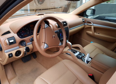 Porsche Cayenne (955). Android Auto, Apple Car Play, Kenwood DNX9717.