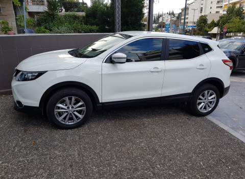 Nissan Qashqai. Car Cinema-Android.