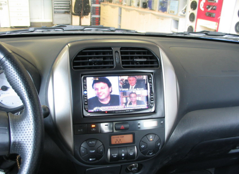Toyota RAV 4.Car Cinema Kenwood DDX-7025.