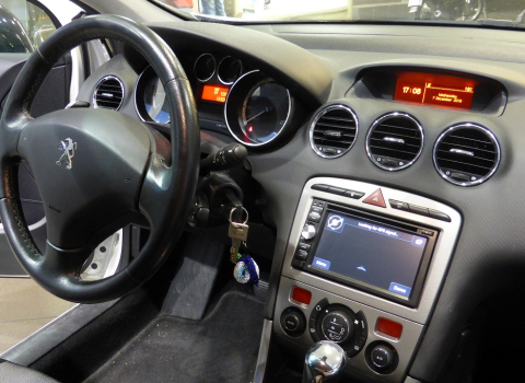 Peugeot 308 SW. Eγκατάσταση Συστήματος Multimedia - Navigation Digital IQ.