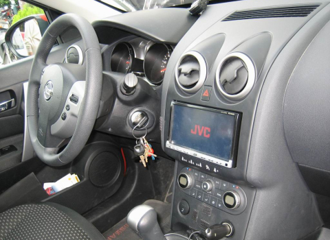 Nissan Qashqai. Car Cinema JVC KW-AVX800.