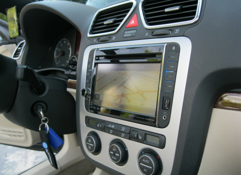 Eos. Car Cinema Navigation OEM kenwood DNX520VBT.