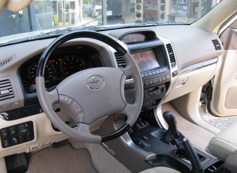 Toyota Land Cruiser 2006. Google Maps, TV Tuner MPEG4, Back Camera, Mirror Link, Usb Input, Media Player.