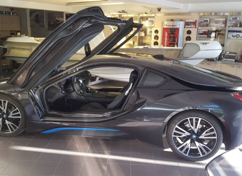 BMW i8. Video in Motion, Gps Tracker.