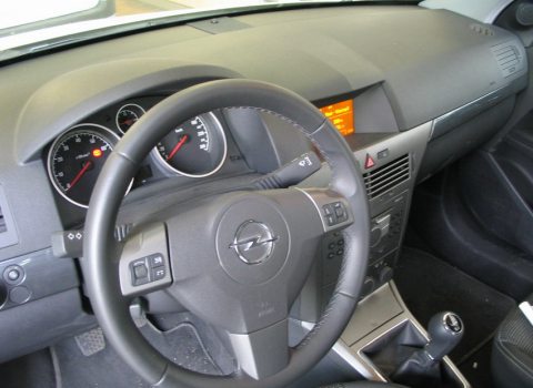 Opel Astra. Παρουσίαση ηχοσυστήματος στο περιοδικό AutoCar.