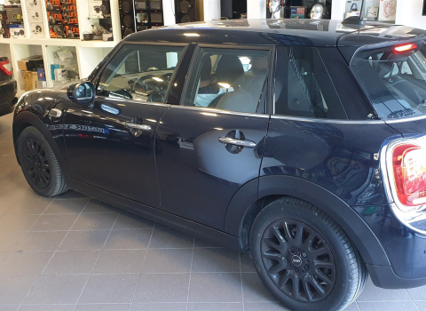 Mini Cooper F 56. Unique Auto - Wireless Apple Car Play.