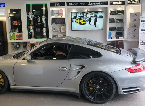 Porsche Carrera 997 Turbo. Pioneer Apple Car Play.