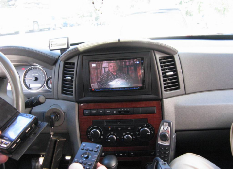 Grand Cherokee Car Cinema Kenwood DNX8220BT Macrom.