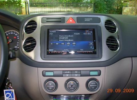 VW Tiguan - Car Cinema Navigation DDX8024BT-Navibox.