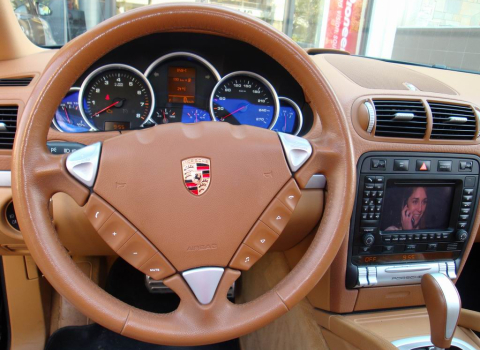 Porsche Cayenne. Car Cinema Pioneer, Video Input Dietz.