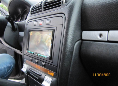 Porsche Cayenne. Car cinema kenwood DDX8024BT-Navibox.