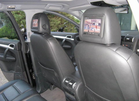 Porsche Cayenne. Car Cinema Kenwood DNX8220BT-Macrom.