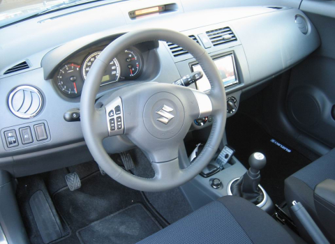 Suzuki Swift. Car Cinema Navigation Kenwood DDX-6029.