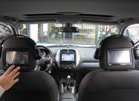 Toyota Rav 4. Car Cinema Navigation Pioneer Avic-HD3BT-Boa.