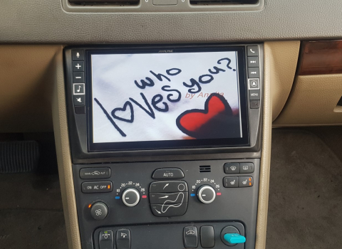 Volvo XC 90. Apple Car Play. Alpine X902D Custom.
