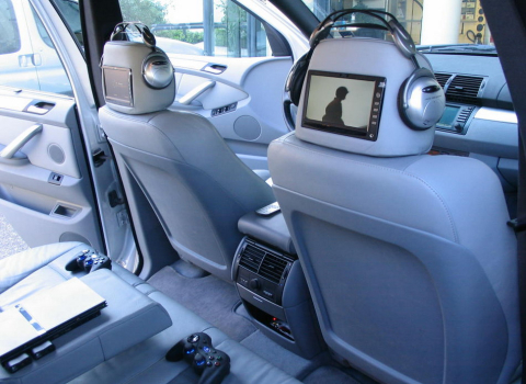 BMW X5 4.4. Car Cinema Eton - Play Station.