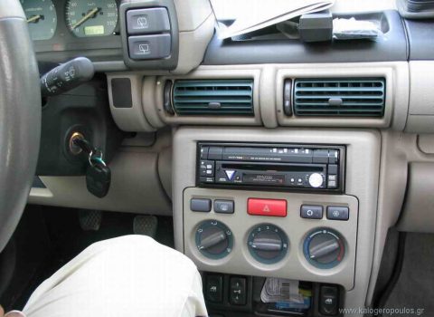 Land Rover. Car Cinema Kenwood KVT-725DVD.