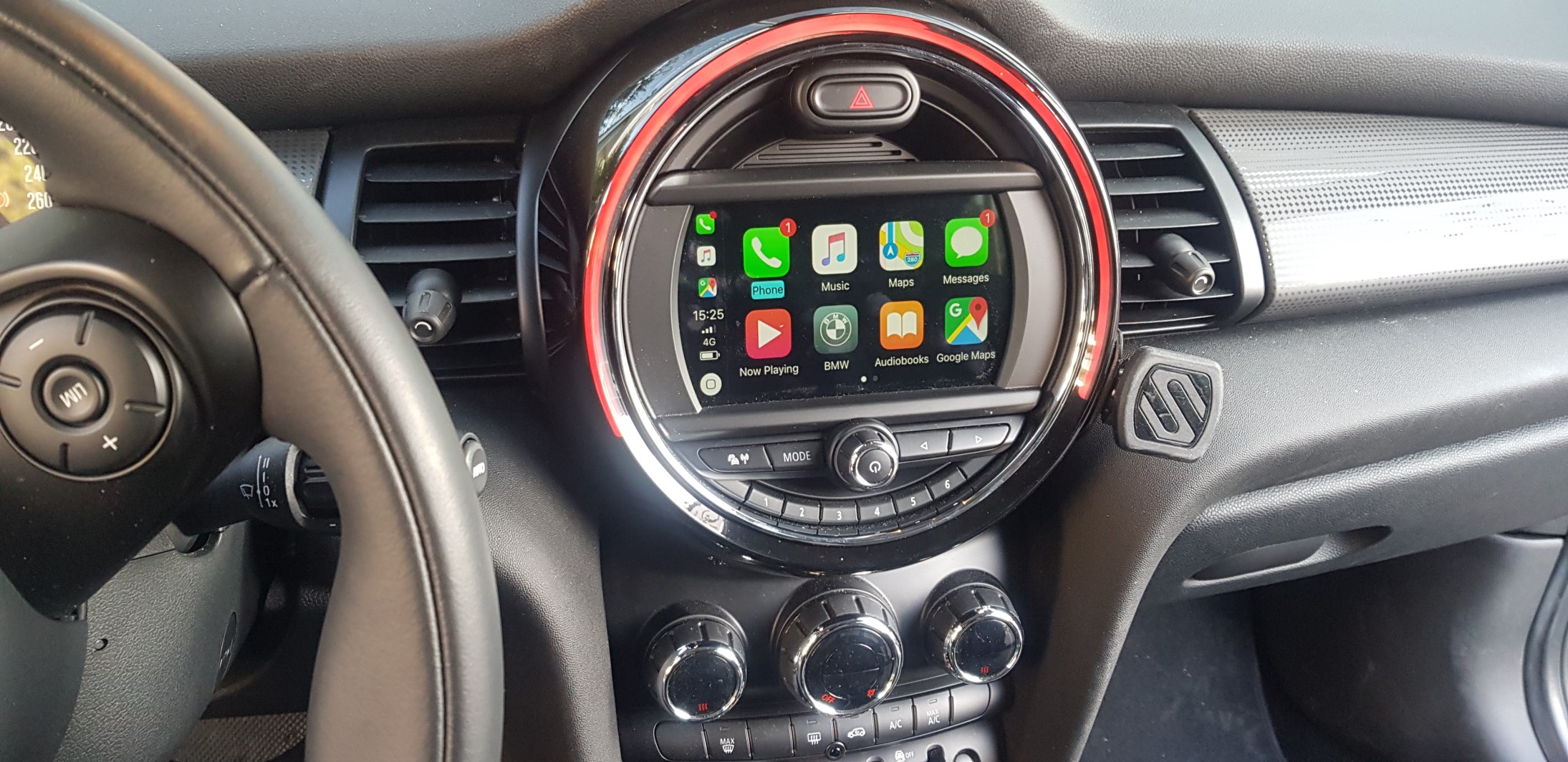 Mini Cooper F 56, Year 2019. Wireless Apple CarPlay.