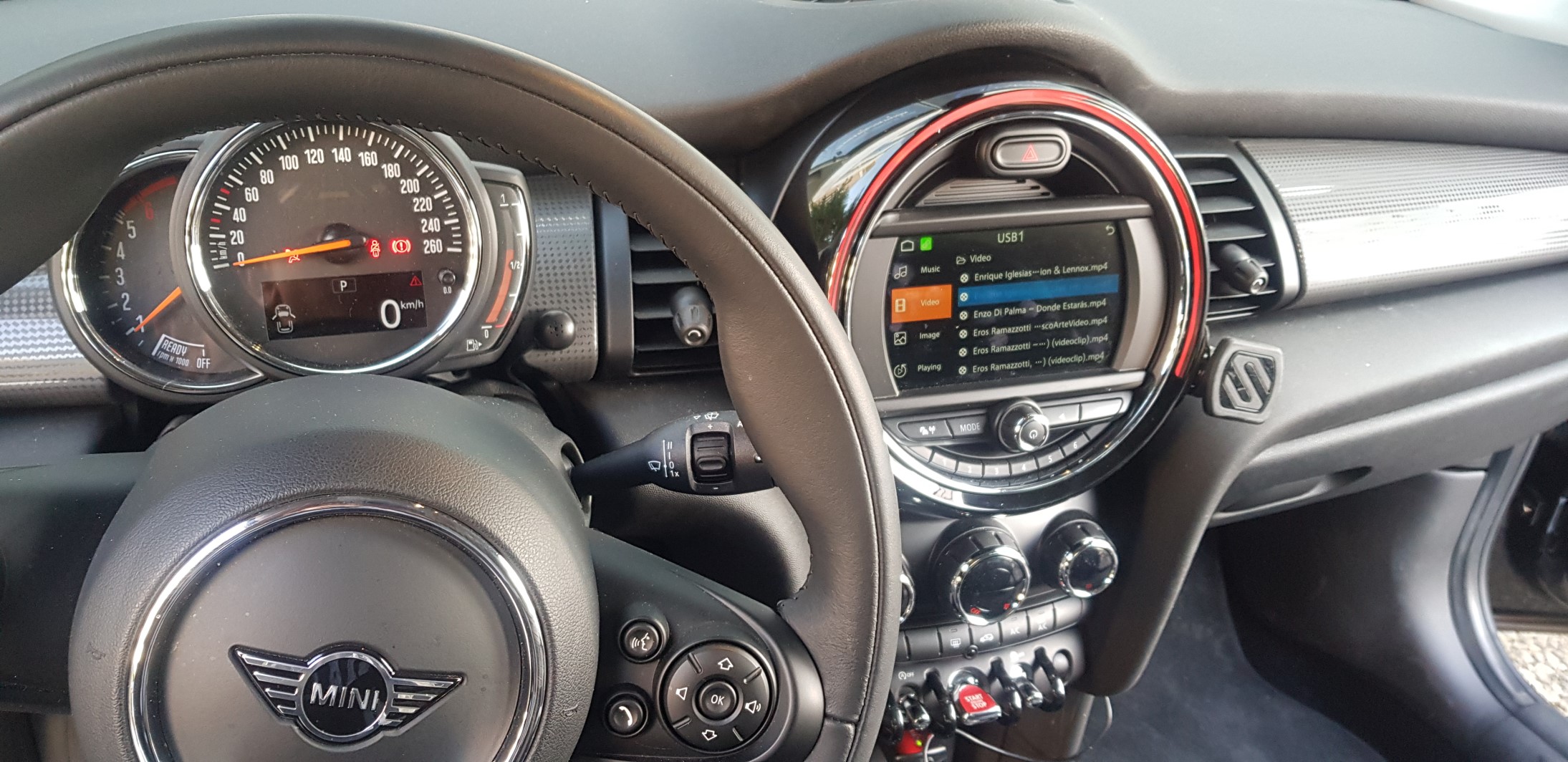 Mini Cooper F 56, Year 2019. Wireless Apple CarPlay.