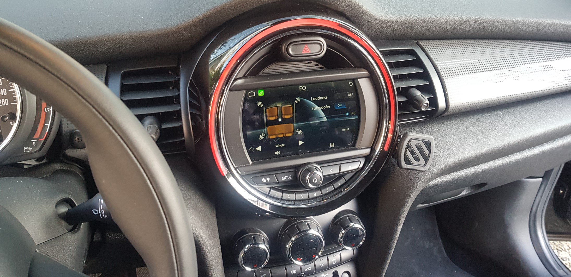 Mini Cooper F 56, Year 2019. Wireless Apple CarPlay.