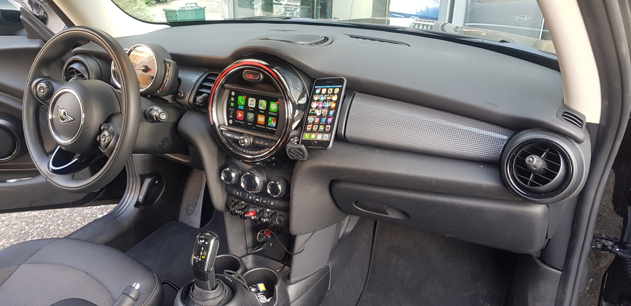 Mini Cooper F 56, Year 2019. Wireless Apple CarPlay.