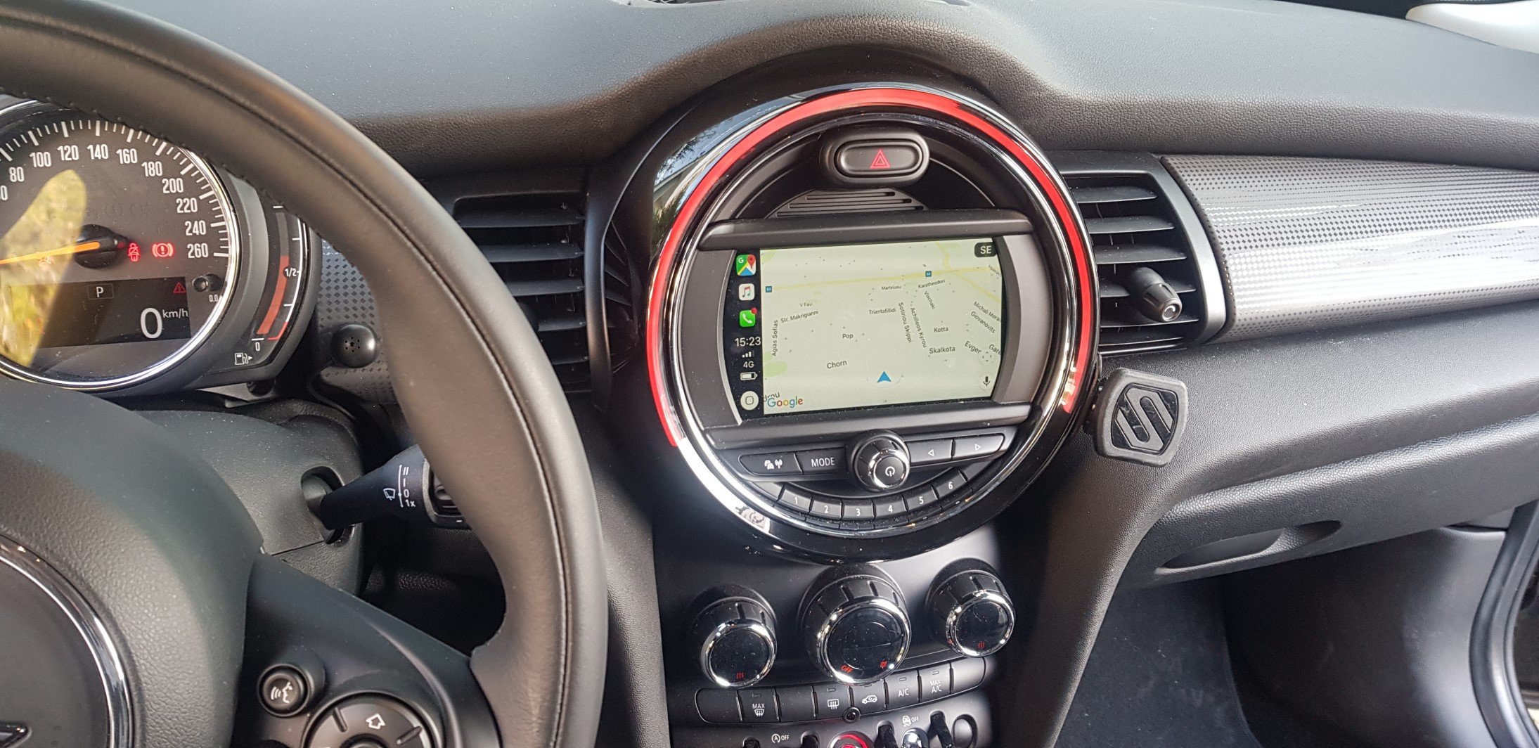Mini Cooper F 56, Year 2019. Wireless Apple CarPlay.