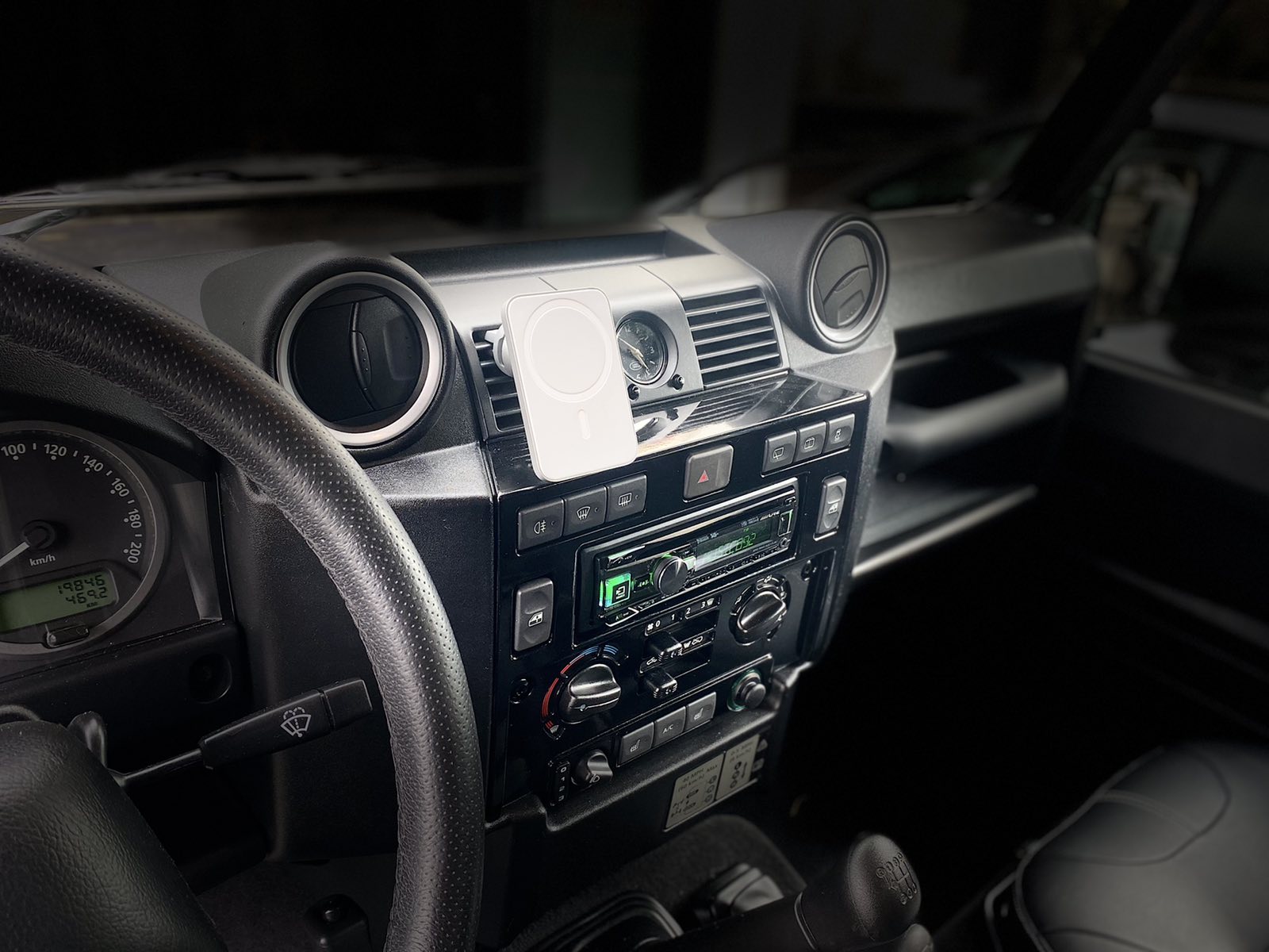 LandRover Defender. Radio/cd/Mp3 Alpine