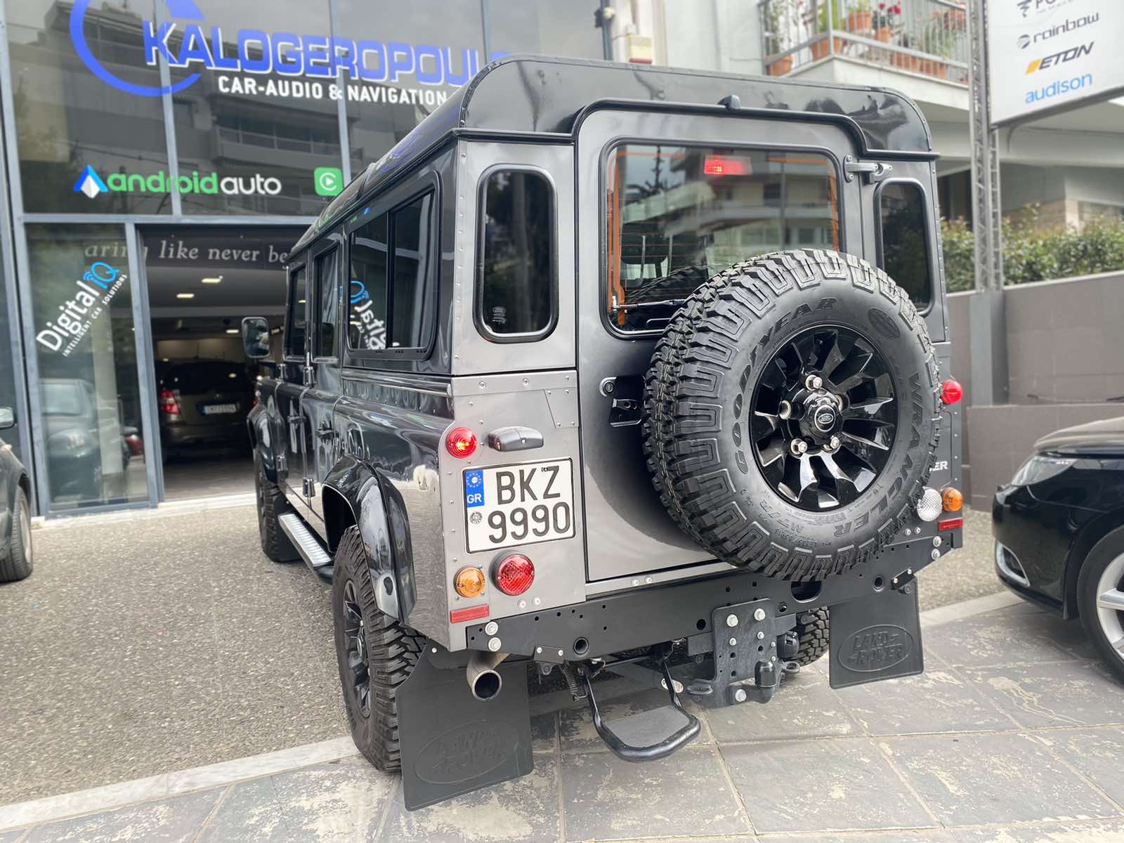 LandRover Defender. Radio/cd/Mp3 Alpine