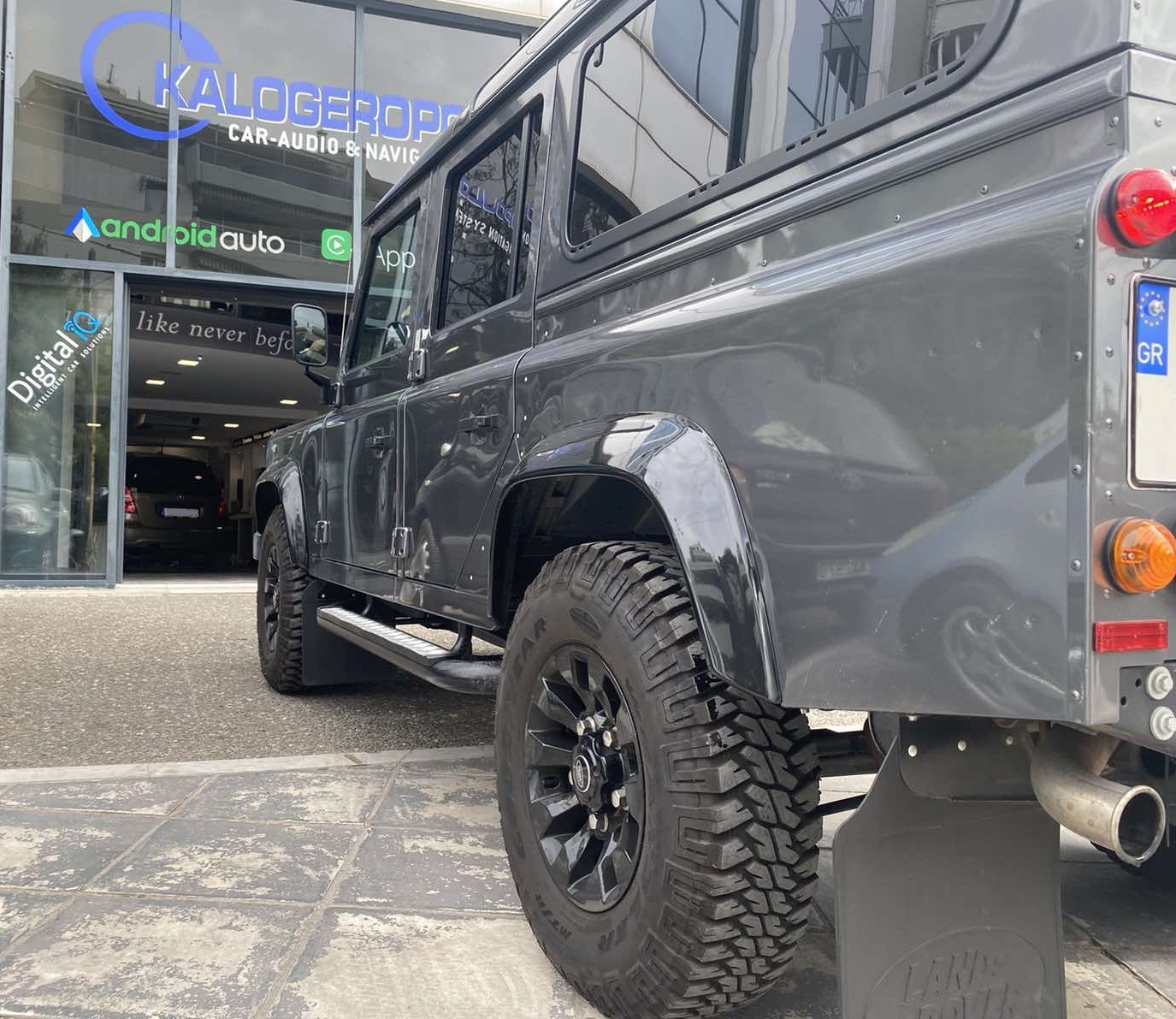 LandRover Defender. Radio/cd/Mp3 Alpine