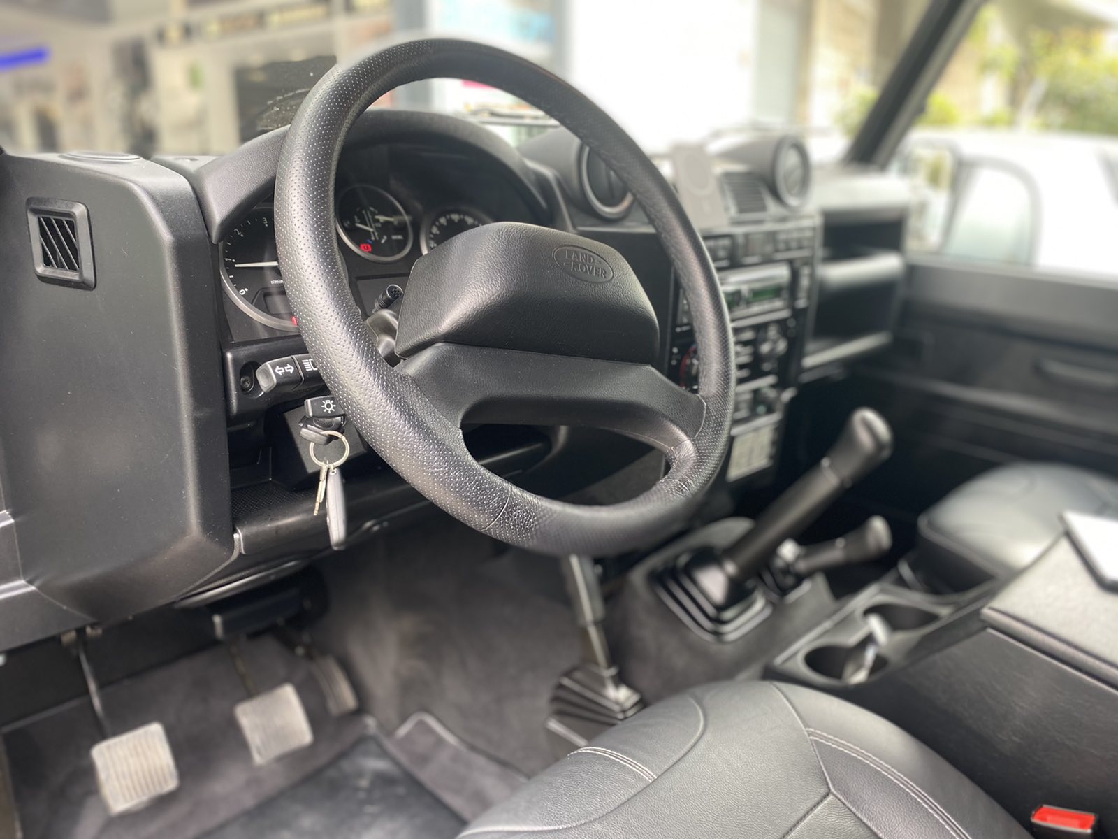 LandRover Defender. Radio/cd/Mp3 Alpine