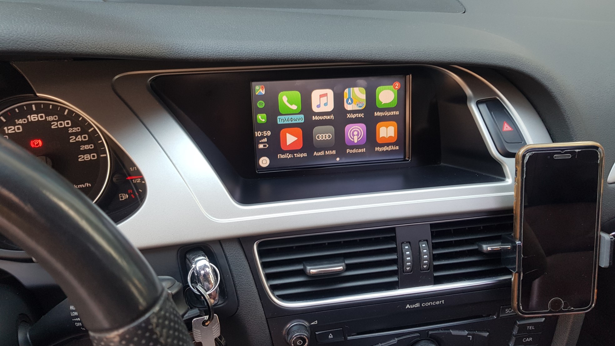 Audi Q5 8R. Wireless Apple Car Play, Back Camera.