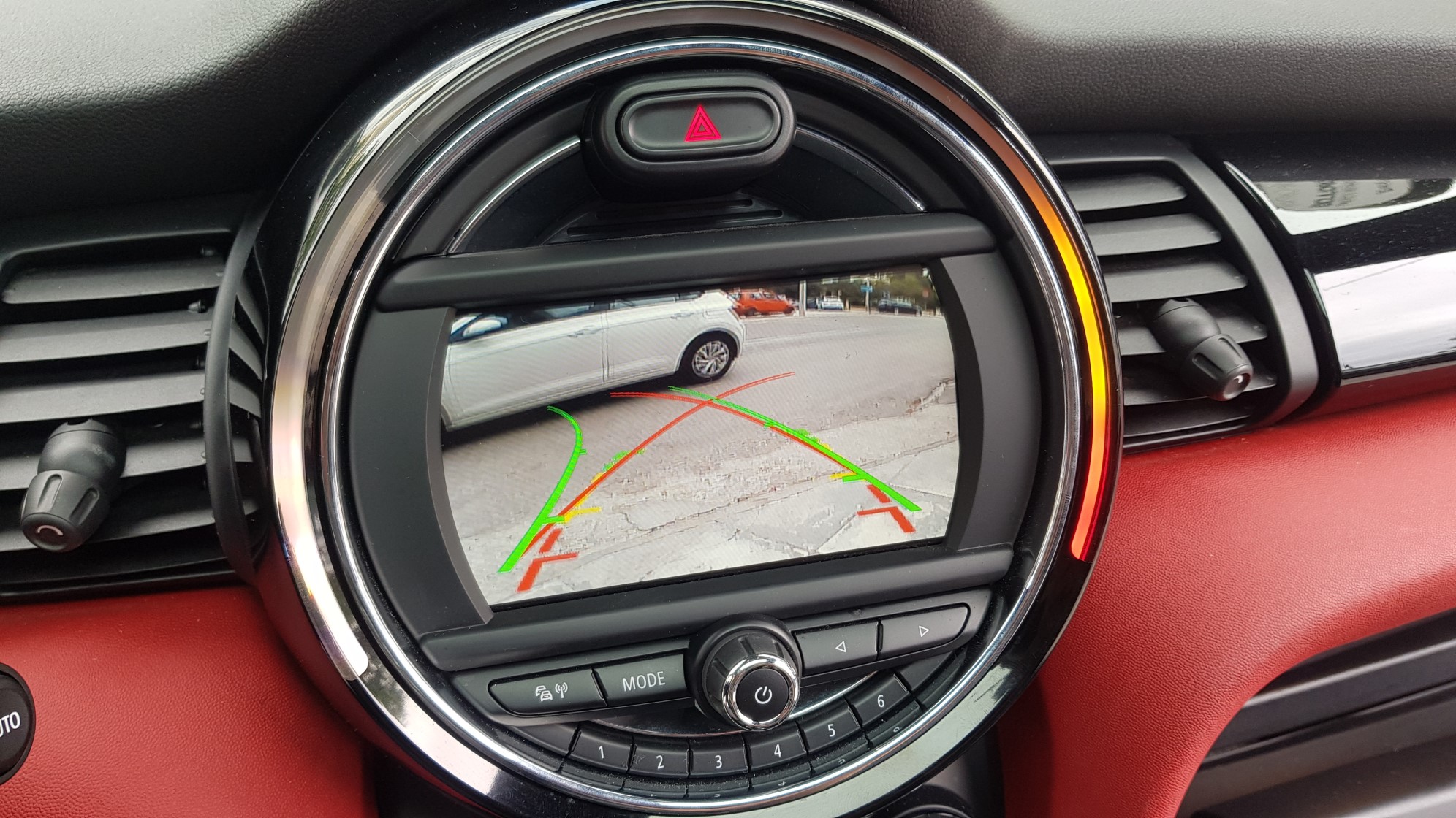 Mini Cooper F56. Wireless Apple Car Play, Android Auto, Media Player