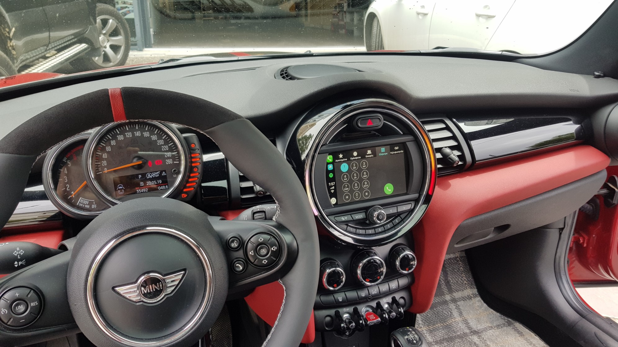 Mini Cooper F56. Wireless Apple Car Play, Android Auto, Media Player