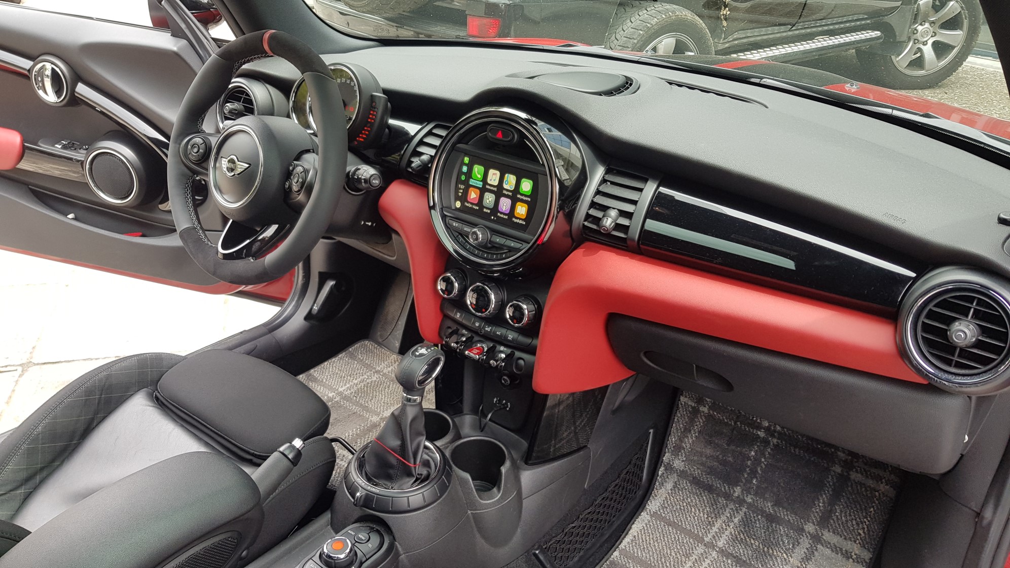 Mini Cooper F56. Wireless Apple Car Play, Android Auto, Media Player