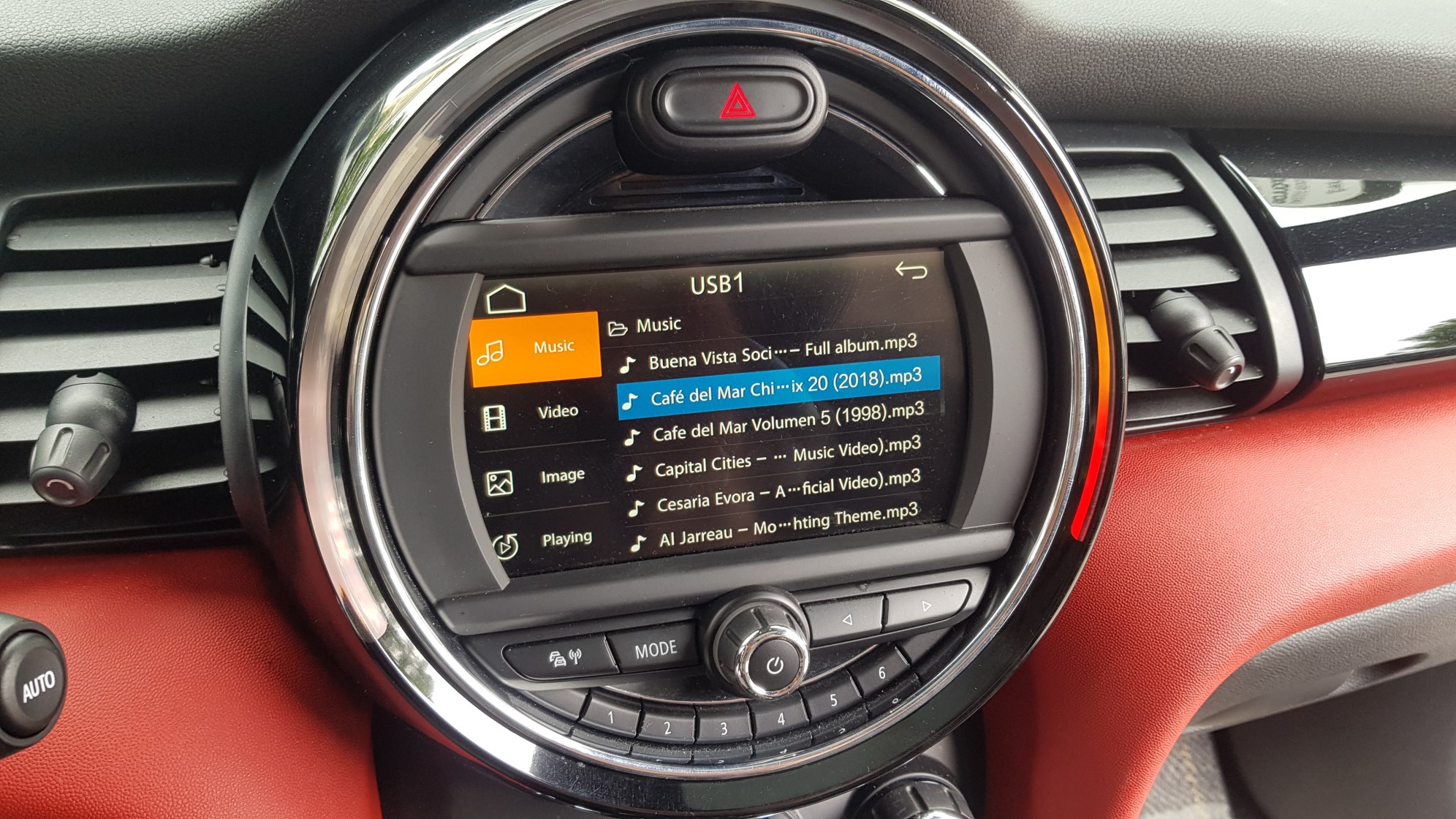 Mini Cooper F56. Wireless Apple Car Play, Android Auto, Media Player