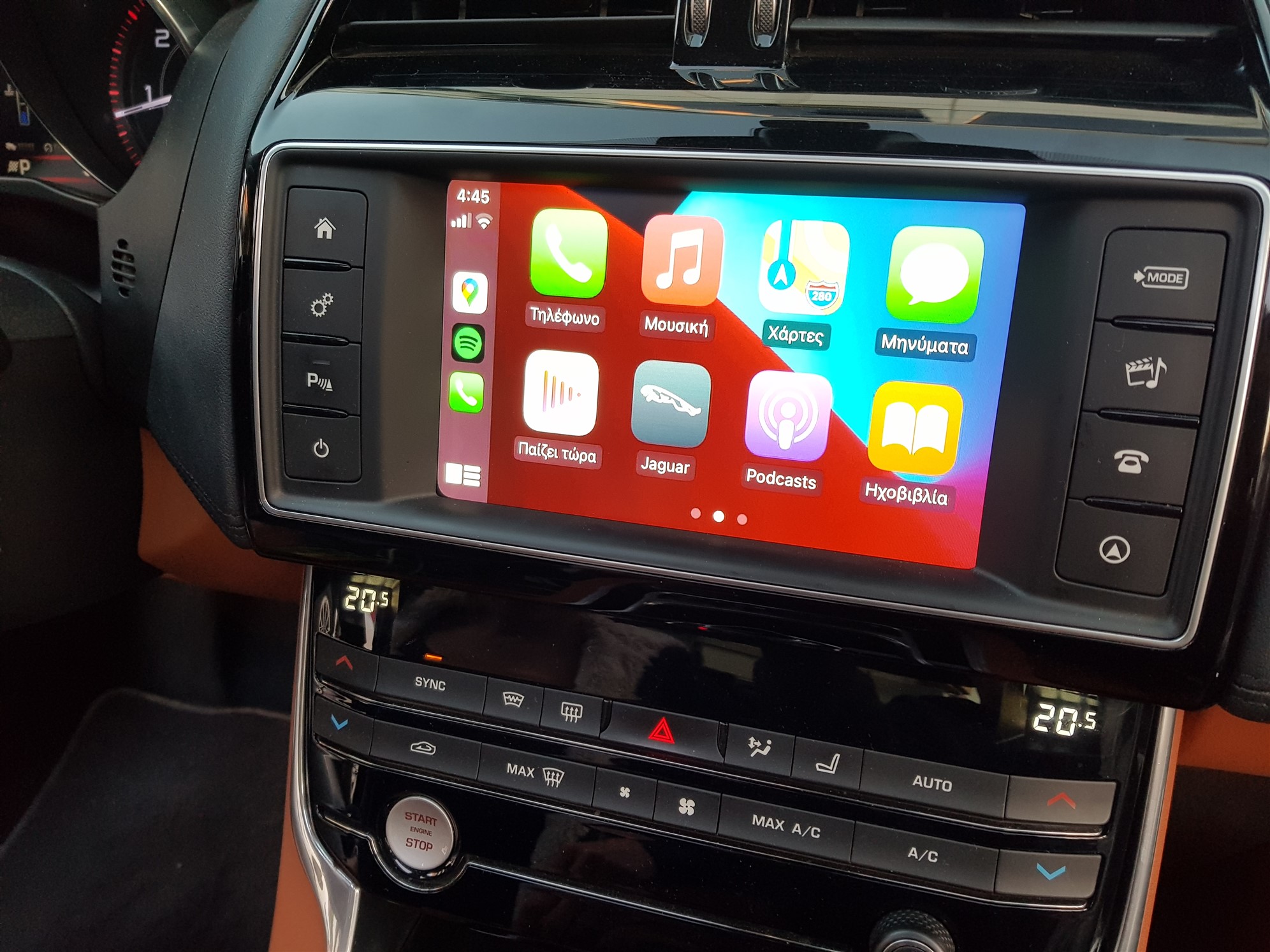 Jaguar XE. Apple Car PlayAndroid Auto.