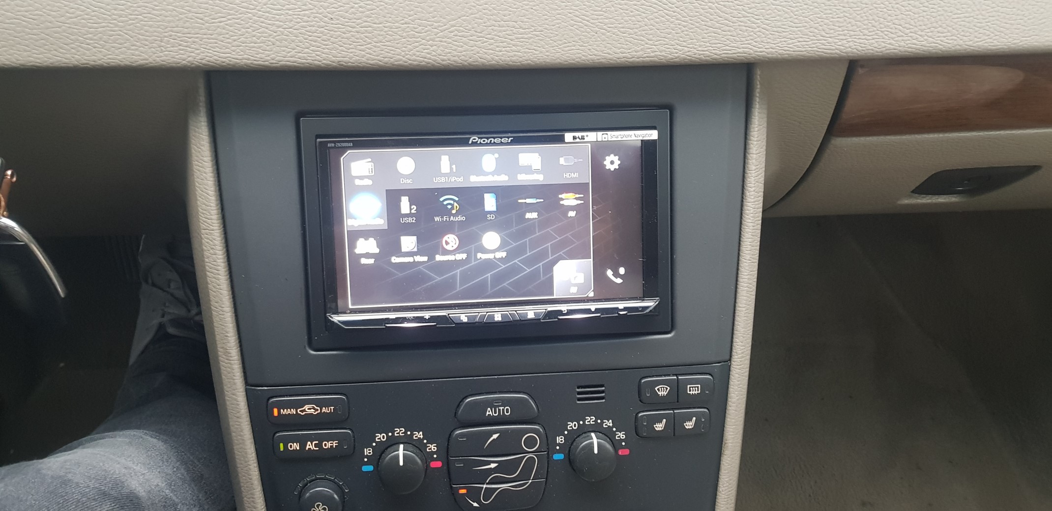 Volvo XC 90. Apple Car Play.Pioneer AVHZ9200Dab.