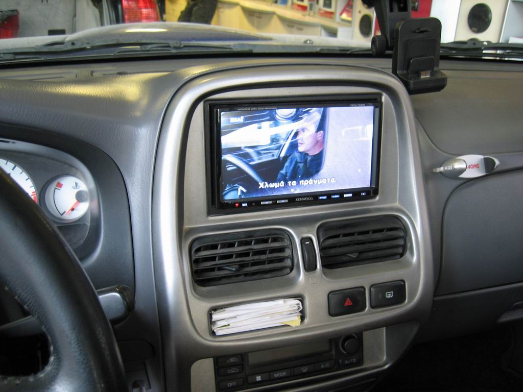 Nissan Navara. Car Cinema Kenwood DDX7029.