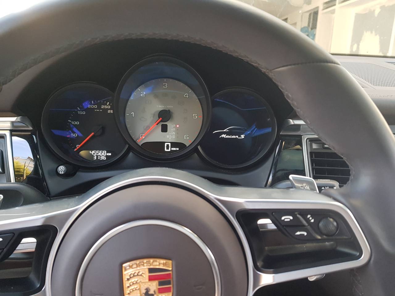 Porsche Macan Wireless Apple CarPlay/Android Auto, Unique Auto.