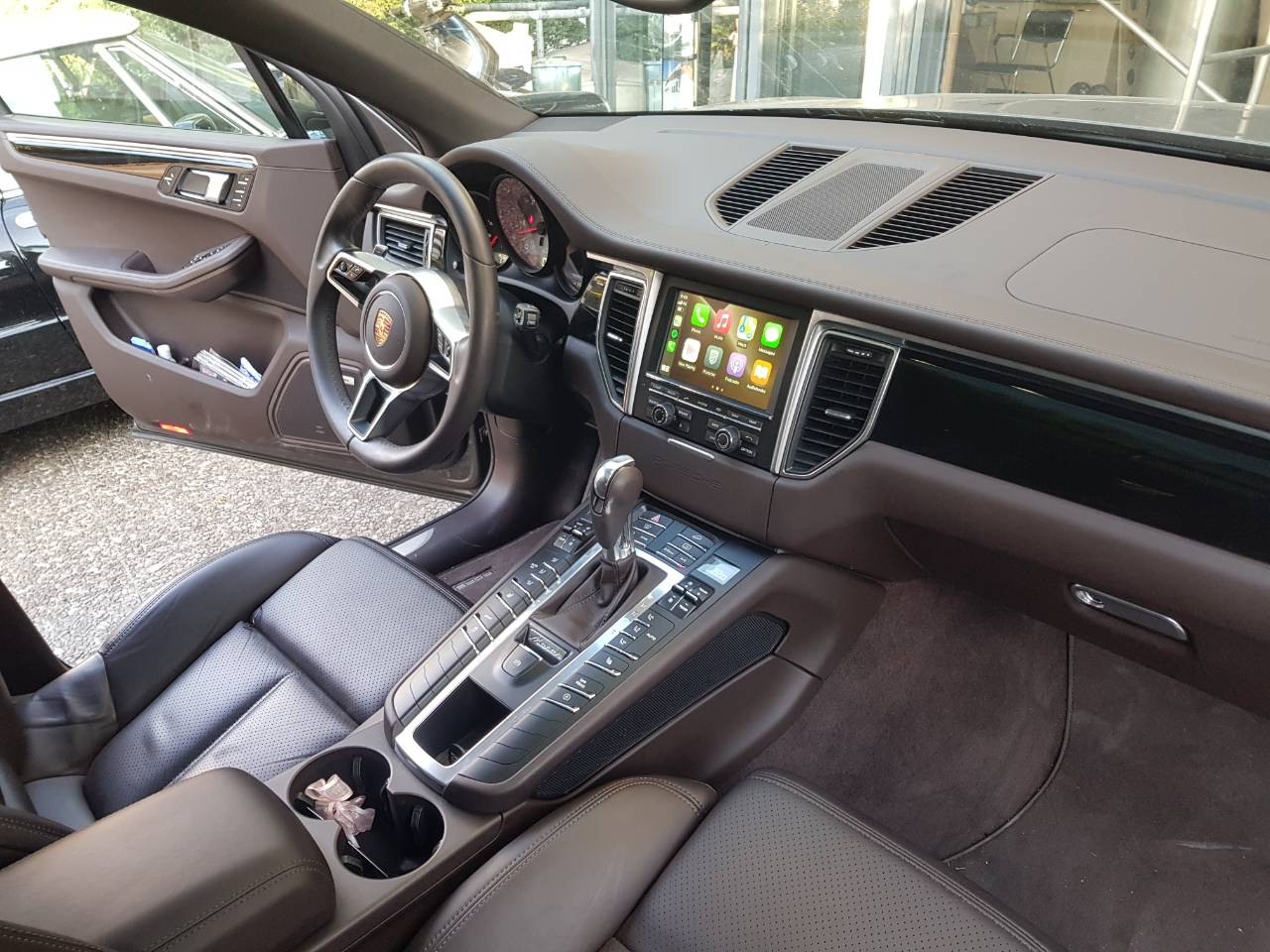 Porsche Macan Wireless Apple CarPlay/Android Auto, Unique Auto.