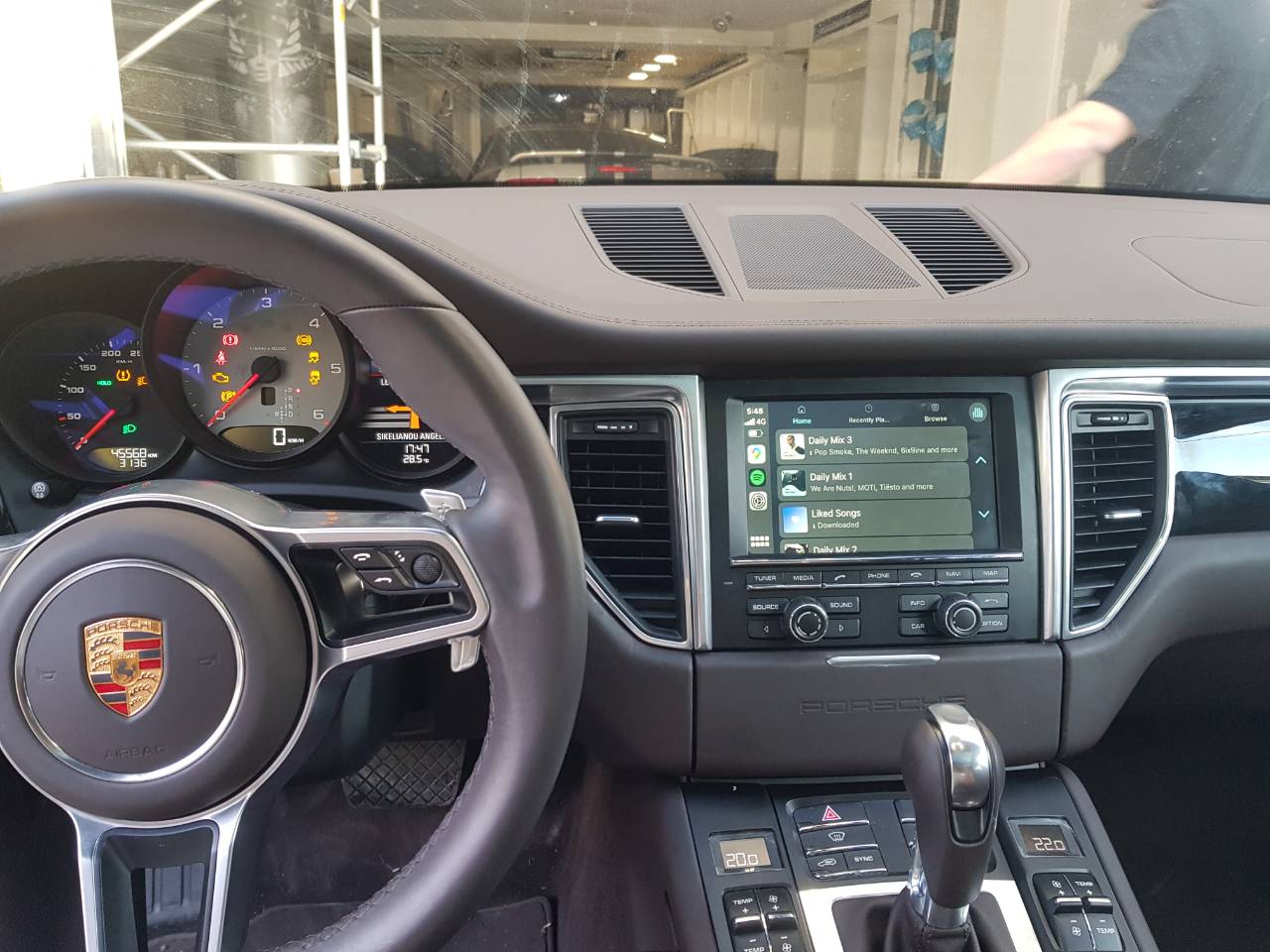 Porsche Macan Wireless Apple CarPlay/Android Auto, Unique Auto.