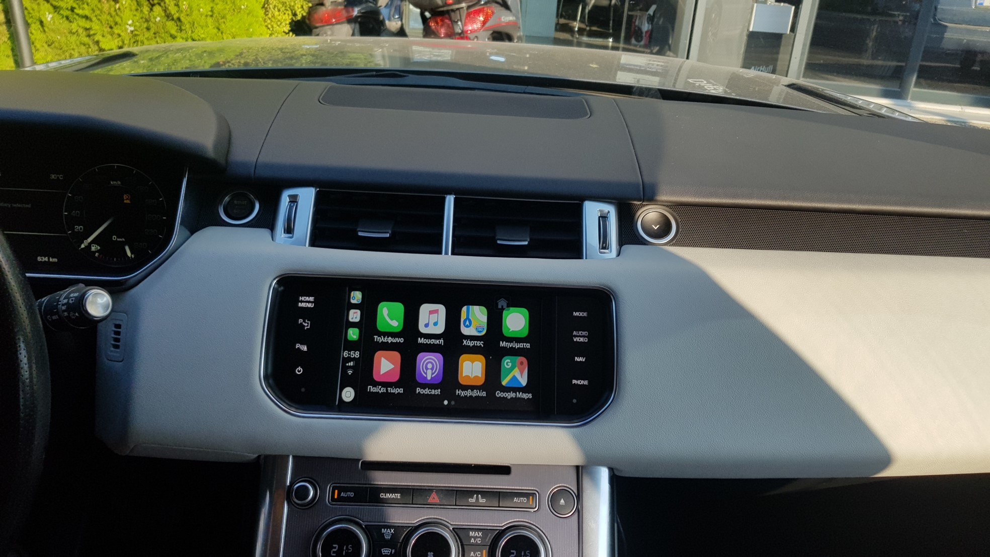 Range Rover Sport Hybrid. Apple Car Play, Android Auto.