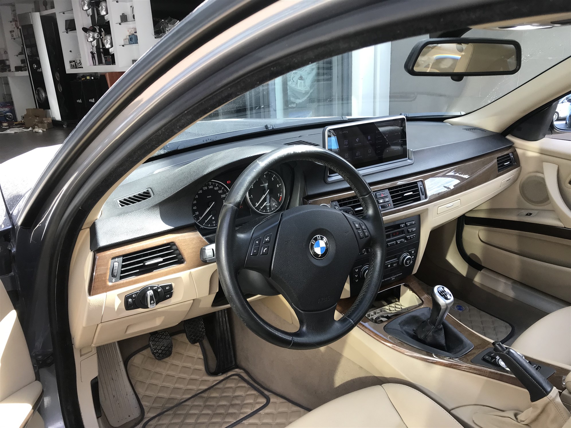 BMW X3 F48. Unique Wireless Apple Car Play.