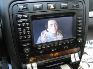 Resize-of-2--Porsche-Cayenne.-Car-Cinema-Pioneer-Macrom-Video-Input-Dietz